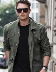 Shirt matching with black jeans 2025