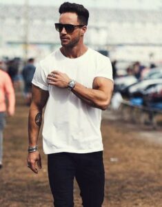 15 Mind-blowing Black Jeans Outfits For Men | Bewakoof