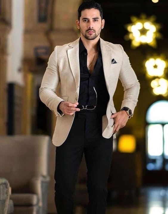 shirt and black pant combination