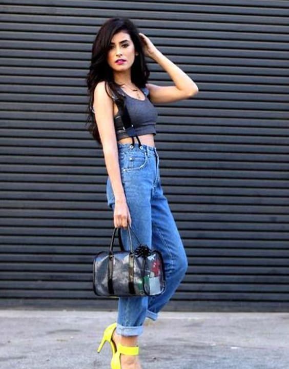 How to Style High Waist Jeans in Different Ways 3 High Waist Jeans With Sports Bra