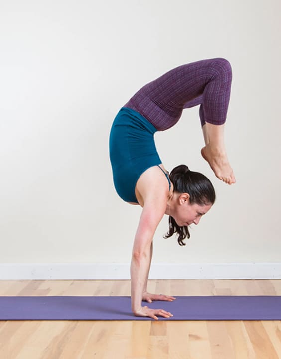 6 Instant Relief Yoga Asanas For Back Pain One Should Perform 1 The Cat-Cow Pose - Bewakoof